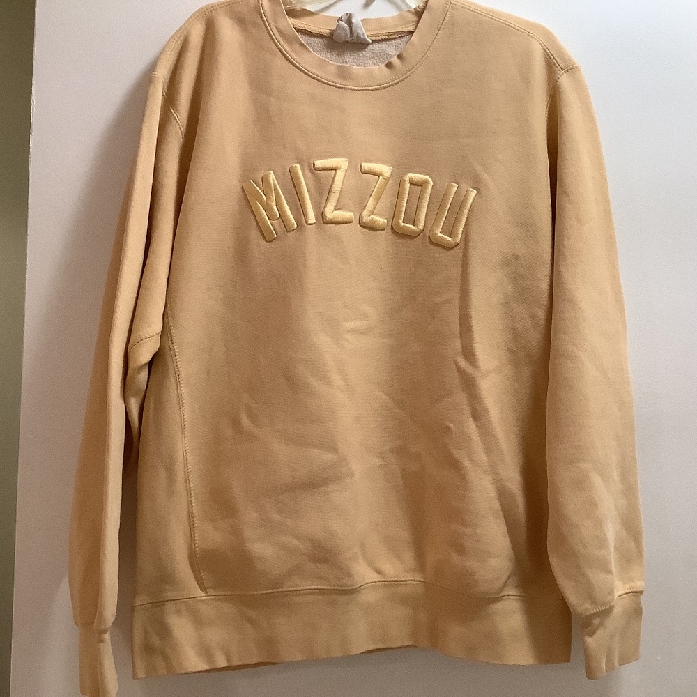 EUC Mizzou sweatshirt embroiled unisex sz. Medium